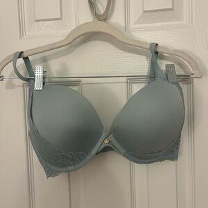 Chic Lace-Accented Bra in Soft Blue